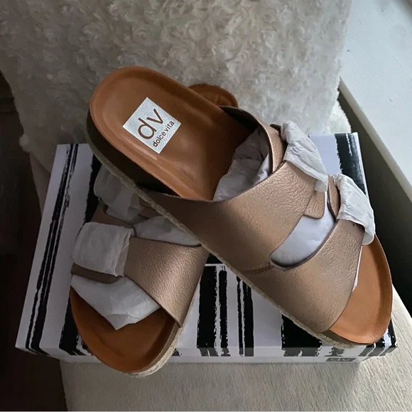 Rose Gold DBL BUCKLE UP Sz 9 CARTHER-RG-EO By Dolce Vita NWT - Picture 1 of 11